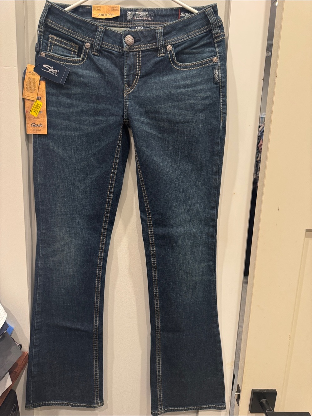 Silver Jeans Women's Boot Cut Jeans in Dark Blue Wash-length 33